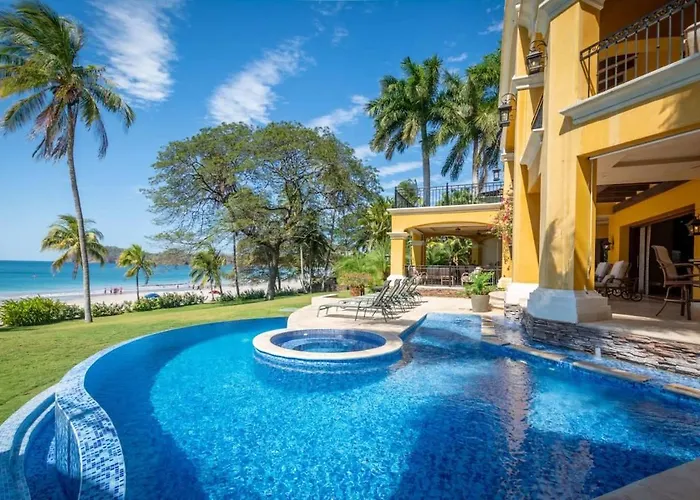 Elegant Mediterranean-style Mansion With Beachfront Views And Private Infinity Pool Сasa de vacaciones Playa Flamingo