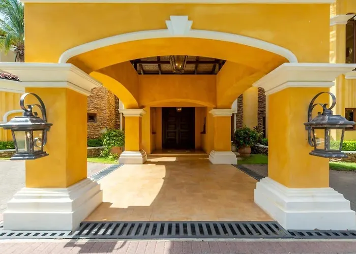 Сasa de vacaciones Elegant Mediterranean-style Mansion With Beachfront Views And Private Infinity Pool Playa Flamingo
