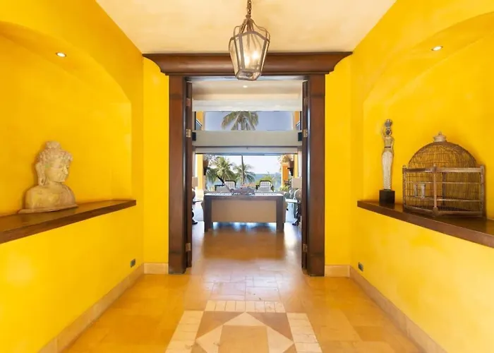 Сasa de vacaciones Elegant Mediterranean-style Mansion With Beachfront Views And Private Infinity Pool *