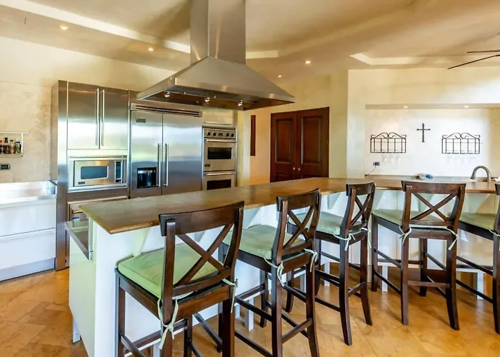 Elegant Mediterranean-style Mansion With Beachfront Views And Private Infinity Pool Playa Flamingo