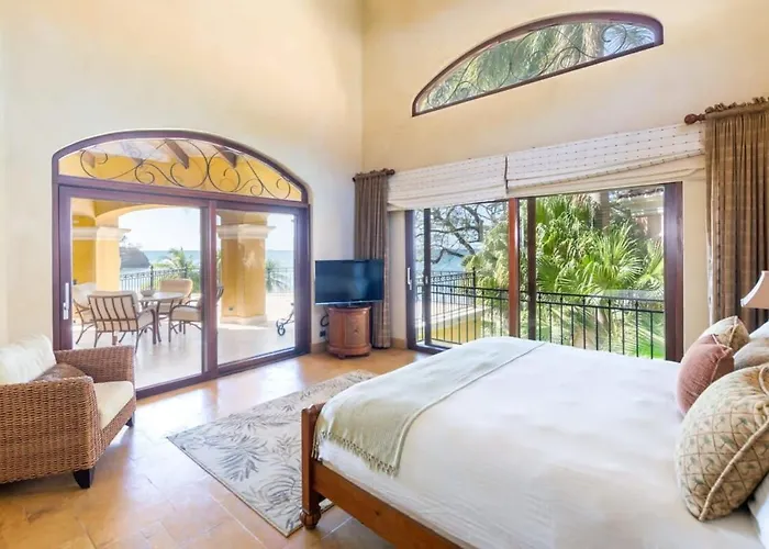 Elegant Mediterranean-style Mansion With Beachfront Views And Private Infinity Pool Сasa de vacaciones Playa Flamingo