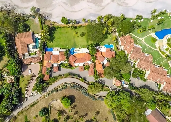 Сasa de vacaciones Elegant Mediterranean-style Mansion With Beachfront Views And Private Infinity Pool Playa Flamingo