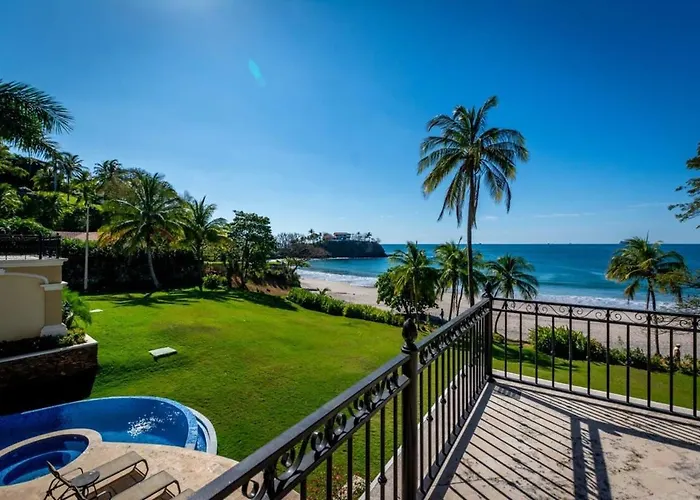 Сasa de vacaciones Elegant Mediterranean-style Mansion With Beachfront Views And Private Infinity Pool