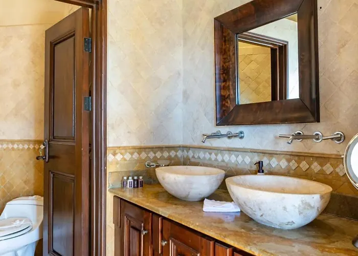 Elegant Mediterranean-style Mansion With Beachfront Views And Private Infinity Pool Сasa de vacaciones Playa Flamingo